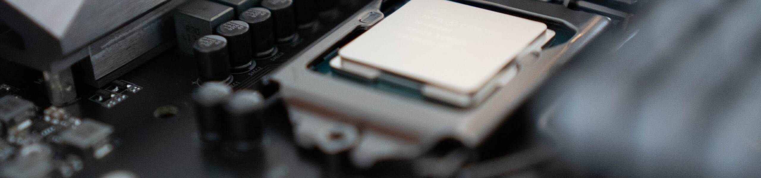इंटेल बनाम AMD: CPU की प्रतिस्पर्धा में कौन आगे निकलेगा?